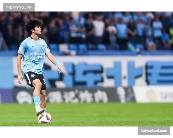 吕焯毅6.3分3次拦截 边后卫防守端拼劲值得肯定